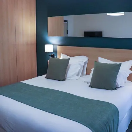 Hotel & Moby Dick