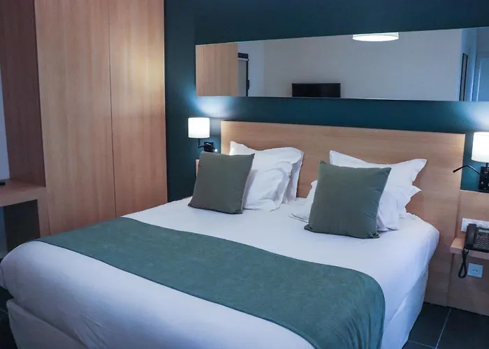 Hotel & Moby Dick